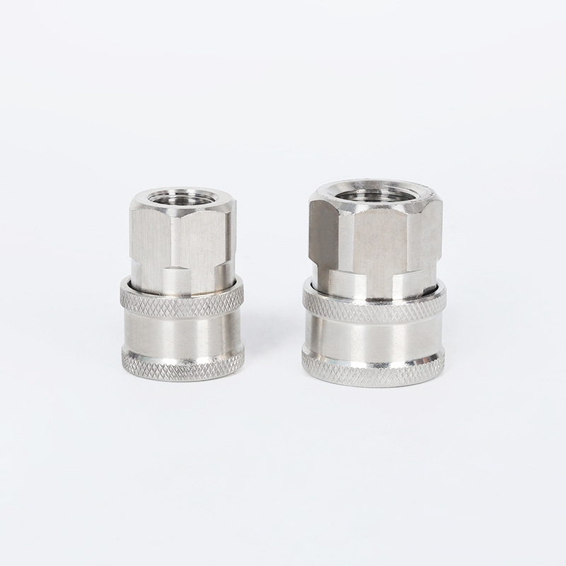 Adattatore di uscita per acqua per mitragliatrici autolavaci